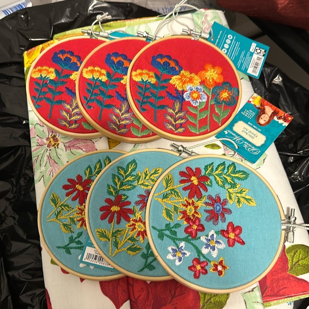 HTF! Pioneer Woman Stitched Floral Art Blue & Red Set Of 6 NWT!!! FIRM PRICE ♥️